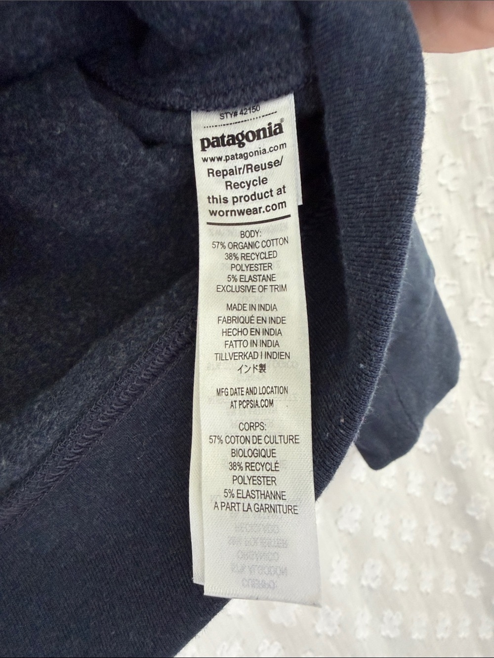 Patagonia Women’s Dark Navy Half-Zip Fleece Pullover - Picture 2 of 4
